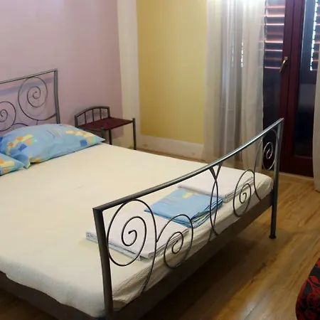 Lanterna Apartment *