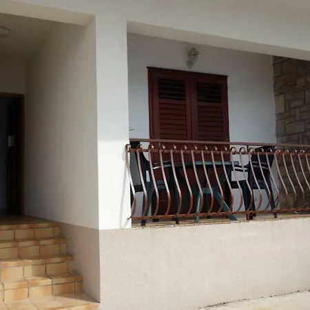 Lanterna Apartment *